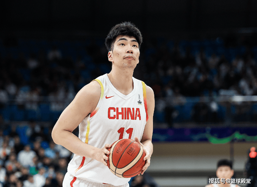 西乙主帅谈余嘉豪！直指防守+对抗+篮板隐患，需进步才能进西甲！